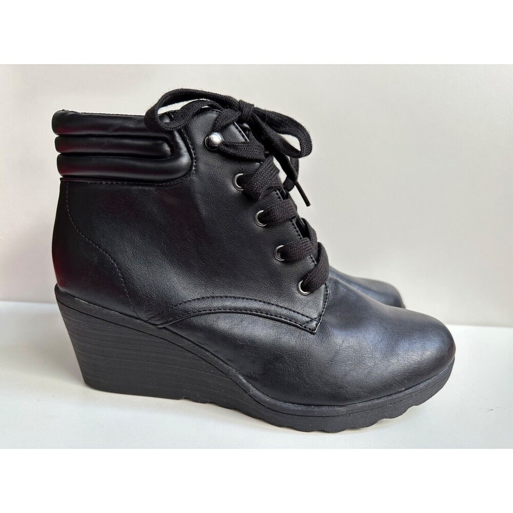 Bongo Willow woman size 10 M black lace up wedge booties casual ankle boots.